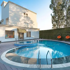 Hotel Country & By Radisson Chandigarh, Chandigarh